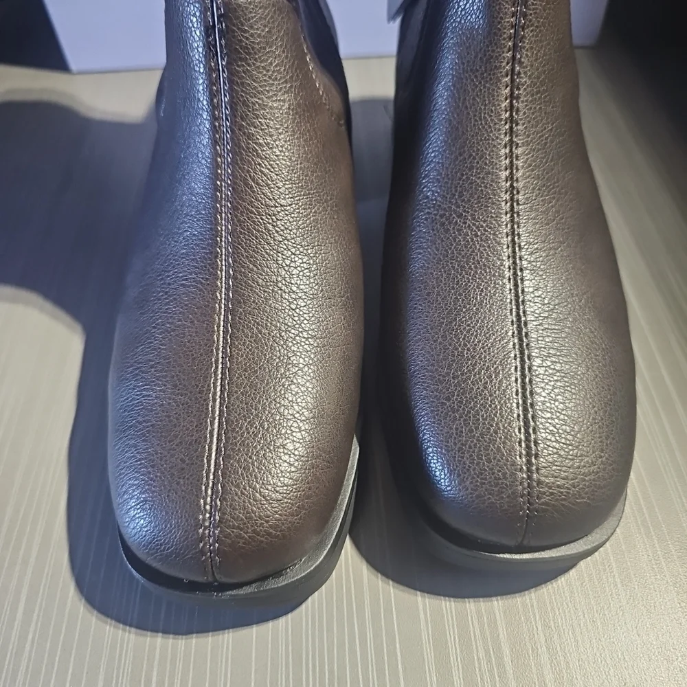 Aerosoles Dazzy Women's Boots Java‎ Stretch Pebbled Faux Leather Size 6W NEW